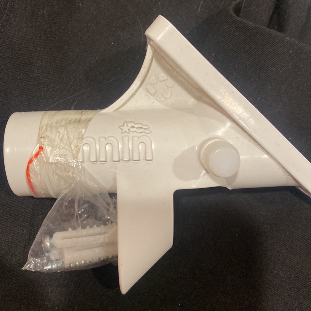 Annin flag pole mounting bracket